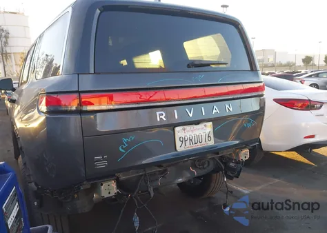 2025 Rivian R1S Adventure Dual Motor Large Pack/Adventure Dual Motor Max Pack z USA, uszkodzony, nr VIN 7PDSGBBA0SN050532